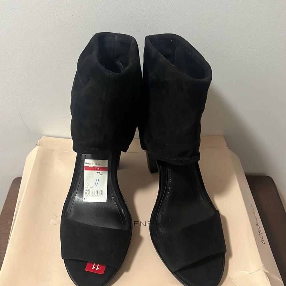 BCBGeneration Black MicroSuede Sandal, NWT, Size 11
